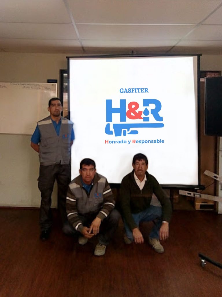 La imagen tiene un atributo ALT vacío; su nombre de archivo es Familia-HR-768x1024.jpeg